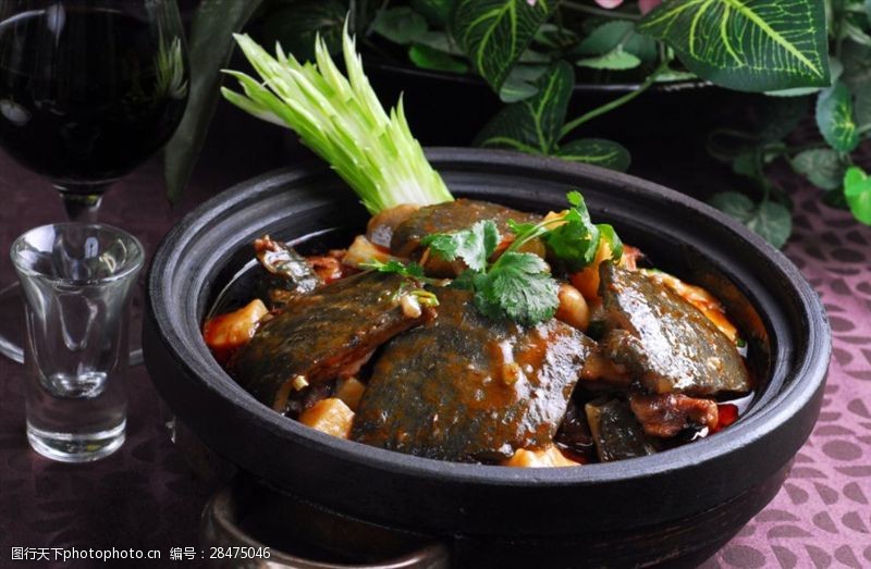 养生菌汤锅焖甲鱼
