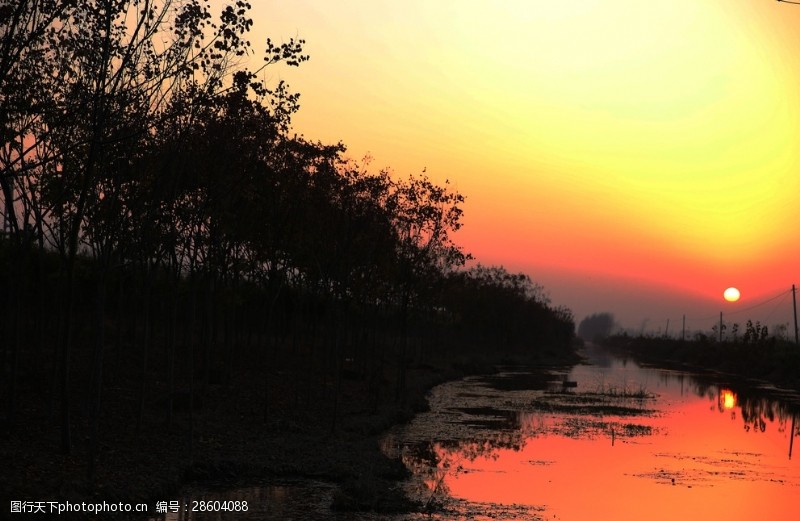 夕阳红河边落日