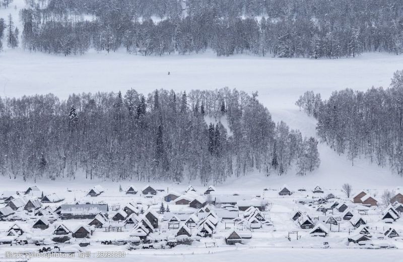 多娇江山雪天下的村庄风景
