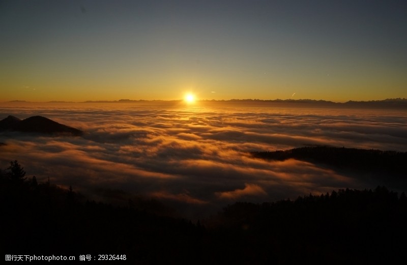 多娇江山夕阳下的云海风景