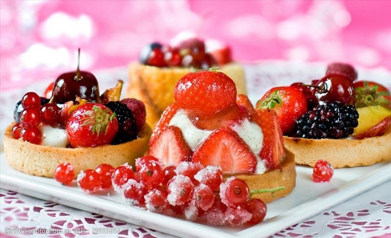 灯布草莓蛋糕