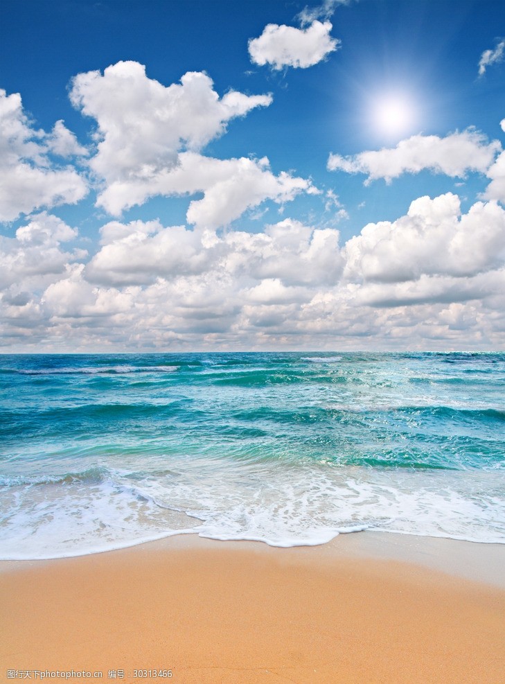 沙滩背景唯美大海海浪沙滩蓝天白云