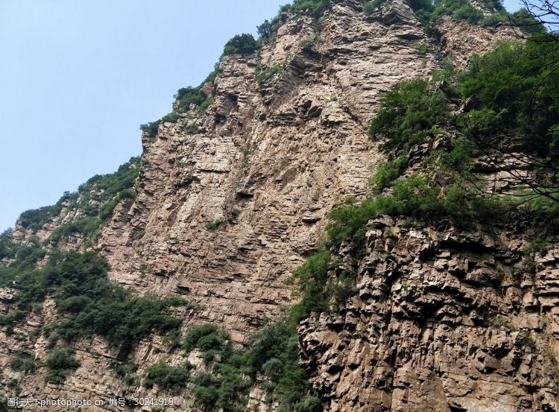 沉积岩陡峭石壁近景
